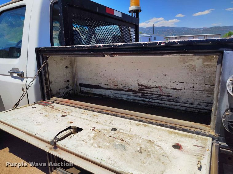 image for item ED0179 1992 Ford F350 flatbed pickup truck