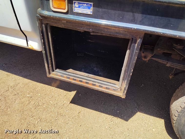image for item ED0179 1992 Ford F350 flatbed pickup truck