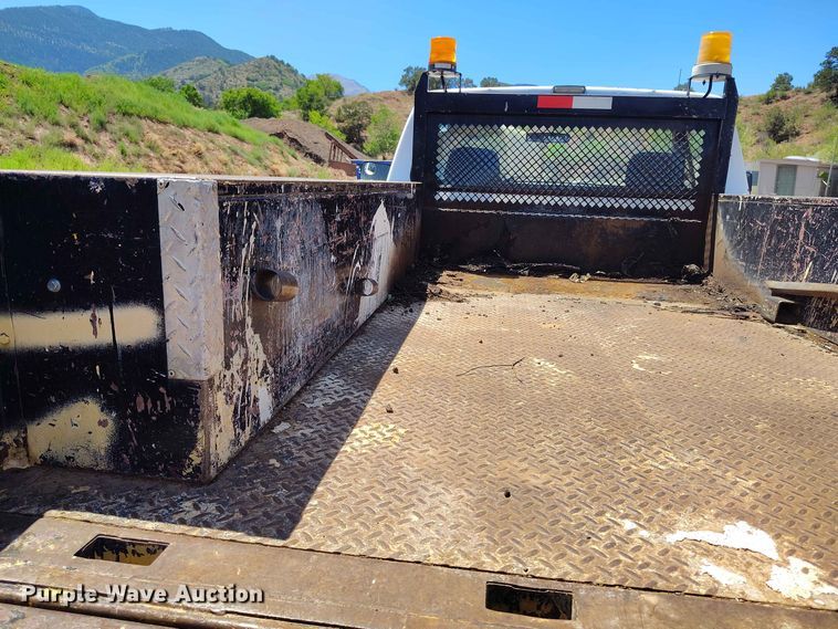image for item ED0179 1992 Ford F350 flatbed pickup truck