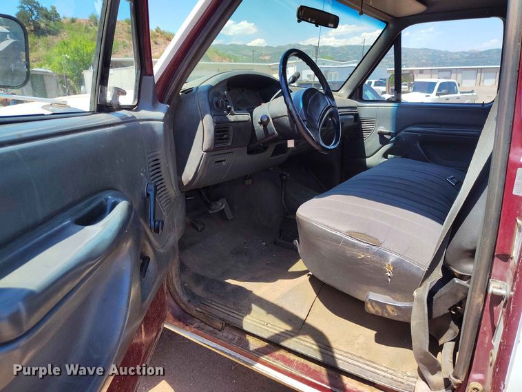image for item ED0179 1992 Ford F350 flatbed pickup truck