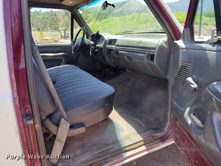 image for item ED0179 1992 Ford F350 flatbed pickup truck