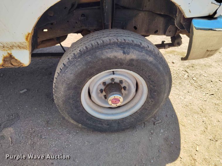 image for item ED0179 1992 Ford F350 flatbed pickup truck