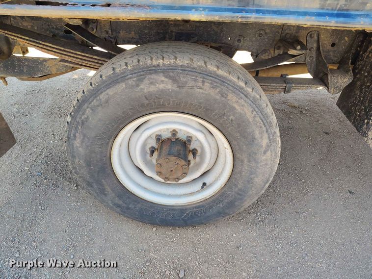 image for item ED0179 1992 Ford F350 flatbed pickup truck