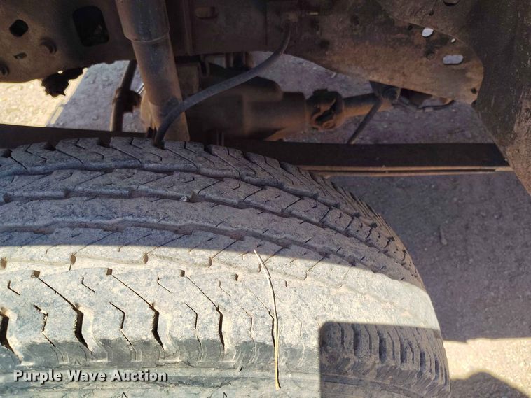 image for item ED0179 1992 Ford F350 flatbed pickup truck