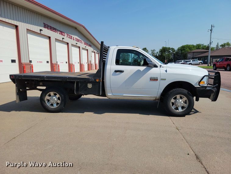 image for item EE1125 2011 Dodge Ram 2500 flatbed pickup truck