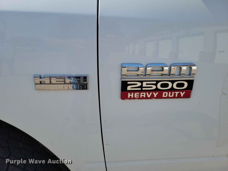 image for item EE1125 2011 Dodge Ram 2500 flatbed pickup truck