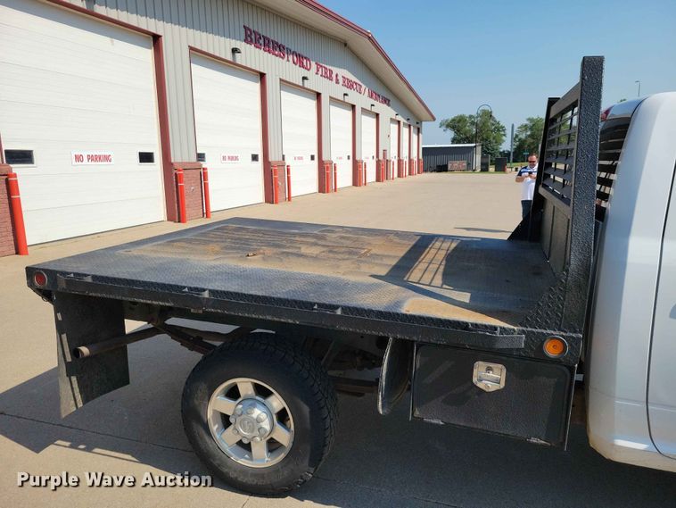 image for item EE1125 2011 Dodge Ram 2500 flatbed pickup truck