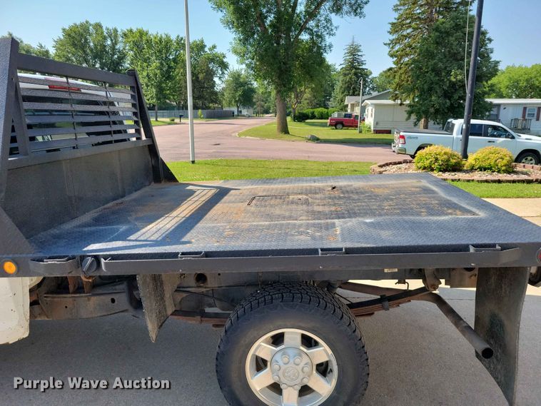 image for item EE1125 2011 Dodge Ram 2500 flatbed pickup truck