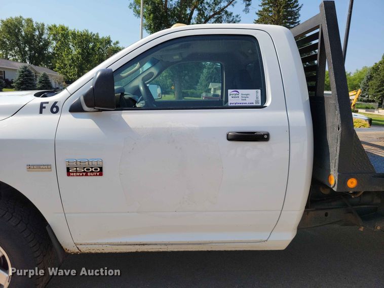image for item EE1125 2011 Dodge Ram 2500 flatbed pickup truck