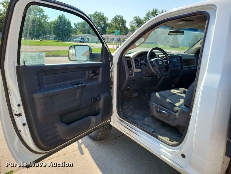 image for item EE1125 2011 Dodge Ram 2500 flatbed pickup truck