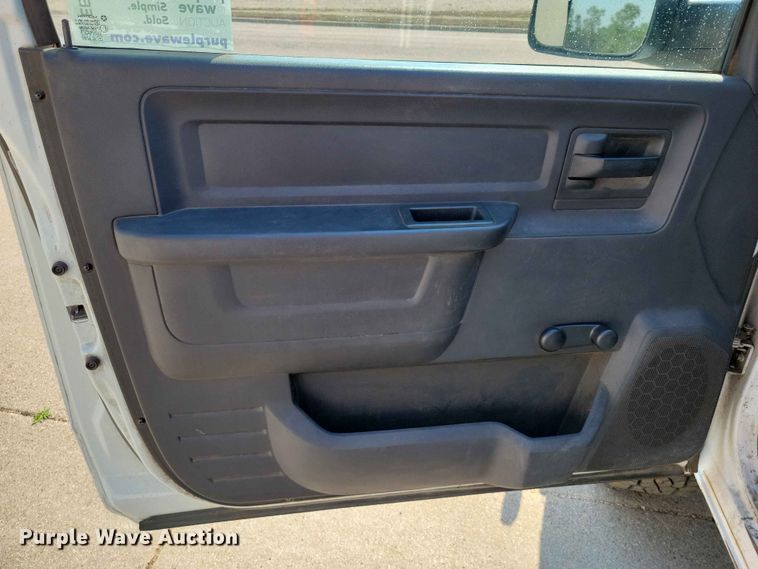 image for item EE1125 2011 Dodge Ram 2500 flatbed pickup truck