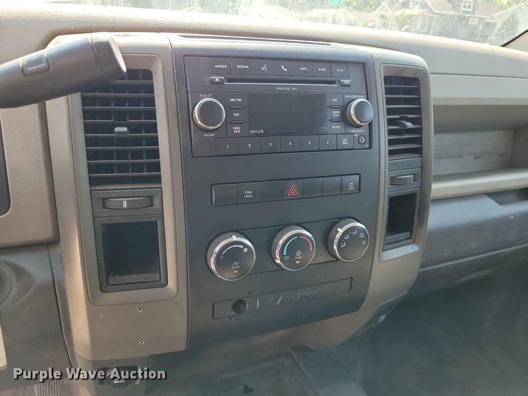 image for item EE1125 2011 Dodge Ram 2500 flatbed pickup truck