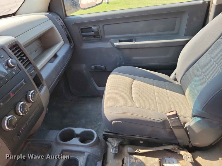 image for item EE1125 2011 Dodge Ram 2500 flatbed pickup truck