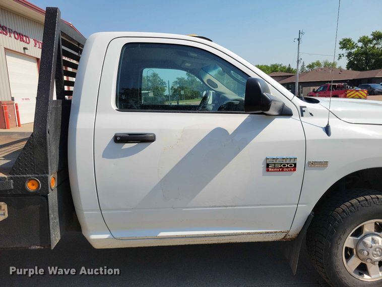 image for item EE1125 2011 Dodge Ram 2500 flatbed pickup truck
