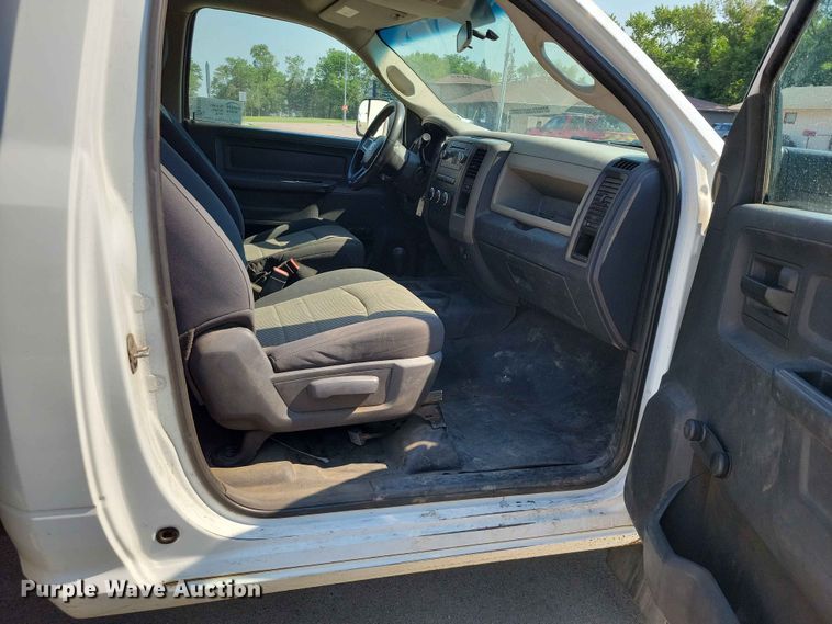 image for item EE1125 2011 Dodge Ram 2500 flatbed pickup truck