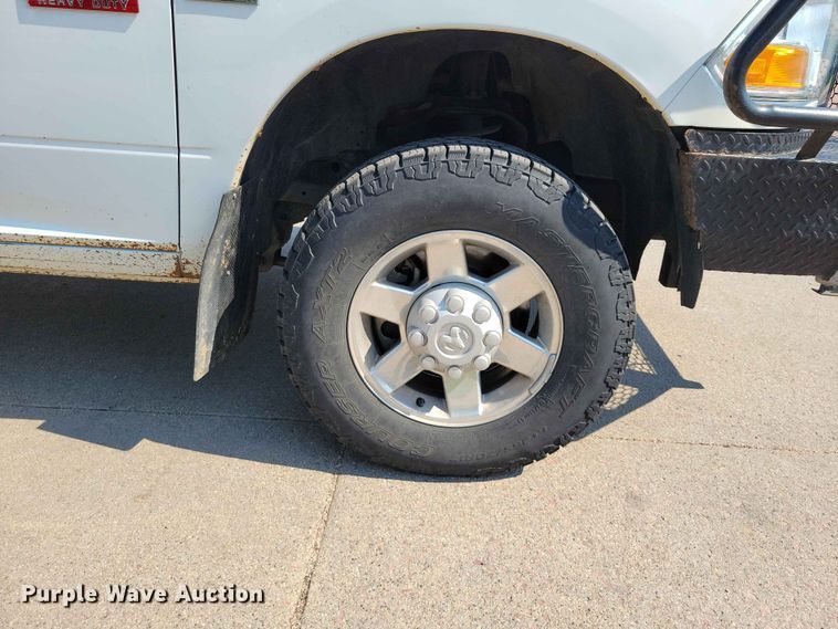 image for item EE1125 2011 Dodge Ram 2500 flatbed pickup truck