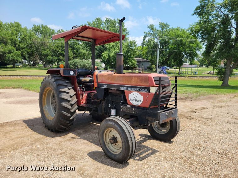image for item EE1126 1991 Case 695 tractor