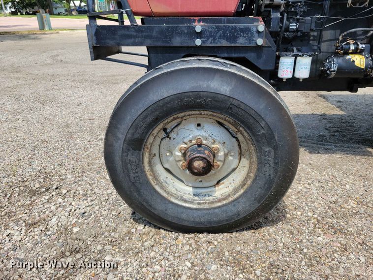 image for item EE1126 1991 Case 695 tractor