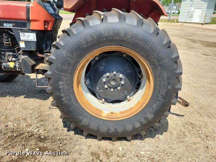 image for item EE1126 1991 Case 695 tractor