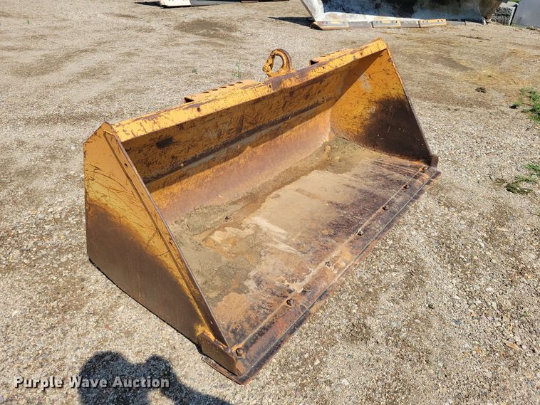 image for item EE1129 Case skid steer bucket