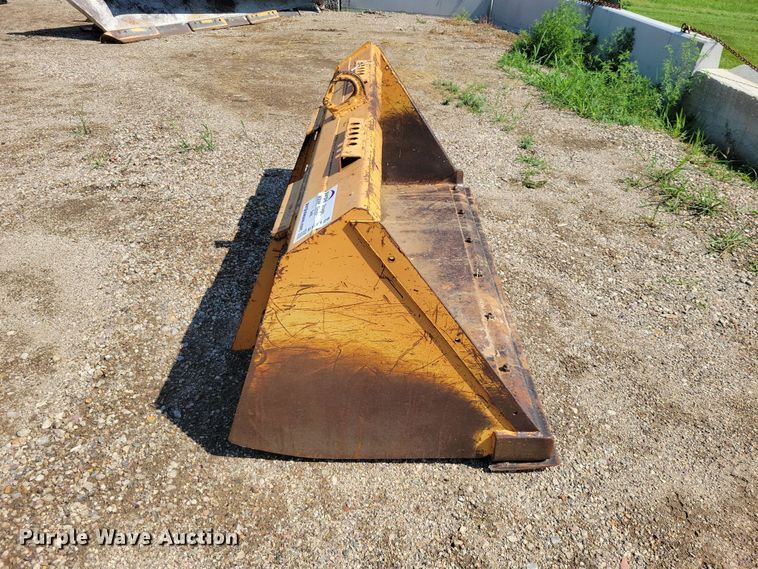 image for item EE1129 Case skid steer bucket