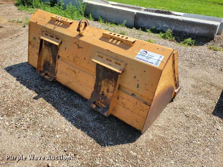 image for item EE1129 Case skid steer bucket