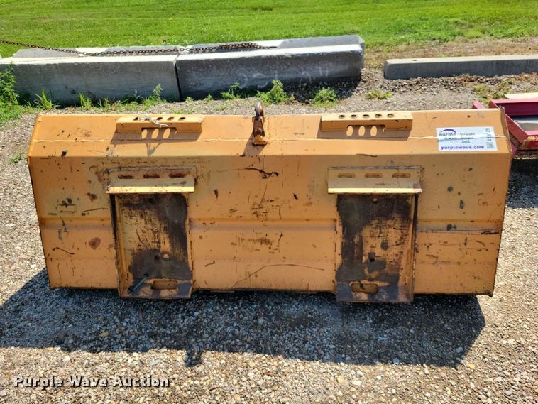image for item EE1129 Case skid steer bucket