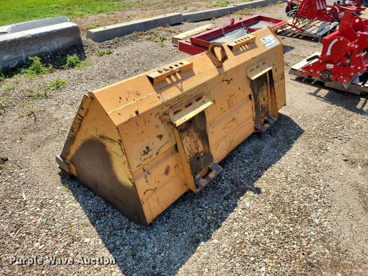image for item EE1129 Case skid steer bucket
