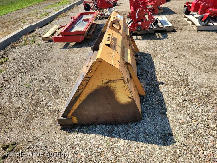 image for item EE1129 Case skid steer bucket