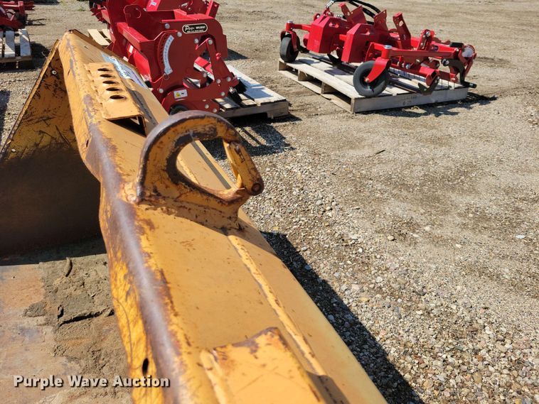 image for item EE1129 Case skid steer bucket