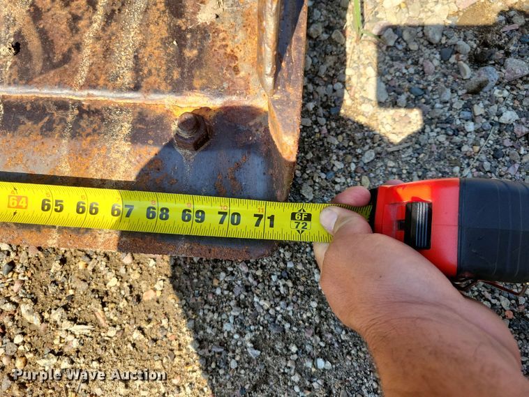 image for item EE1129 Case skid steer bucket