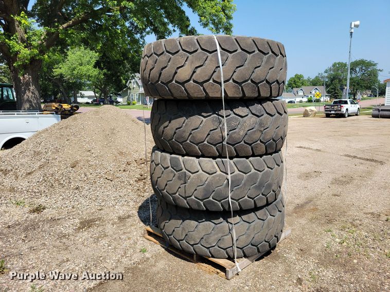 image for item EE1137 (4) Bridgestone 20.5R25 wheel loader tires