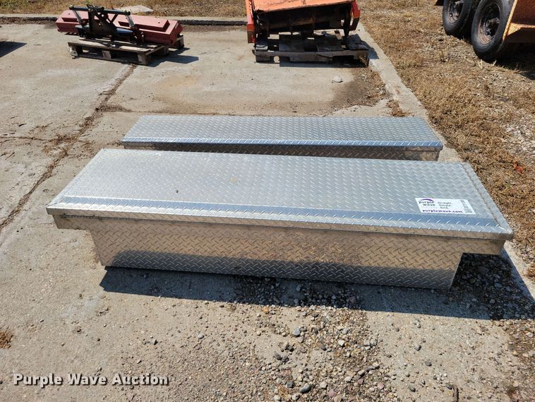 image for item EE1138 (2) Dee Zee toolboxes