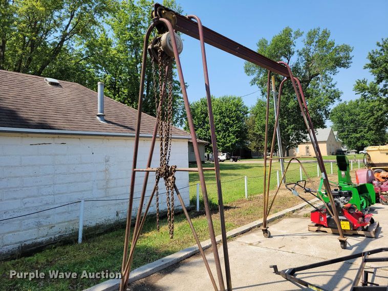 image for item EE1141 A-frame hoist