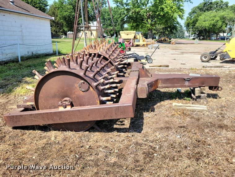 image for item EE1142 Sheepsfoot pull type roller