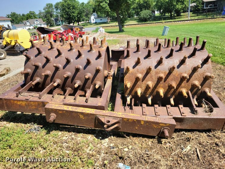image for item EE1142 Sheepsfoot pull type roller