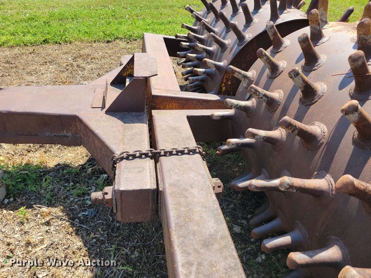 image for item EE1142 Sheepsfoot pull type roller