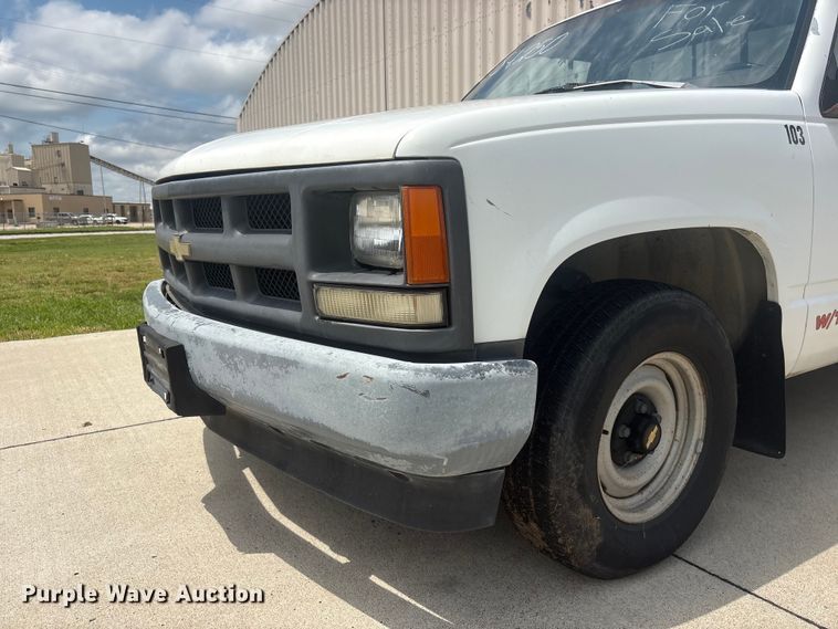 image for item EI5908 1990 Chevrolet C1500 pickup truck