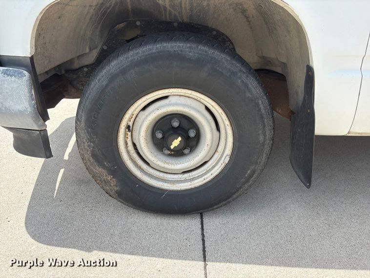 image for item EI5908 1990 Chevrolet C1500 pickup truck