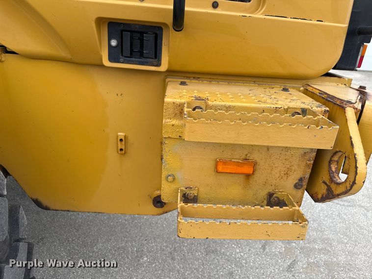 image for item EN3033 2000 Caterpillar 924G wheel loader