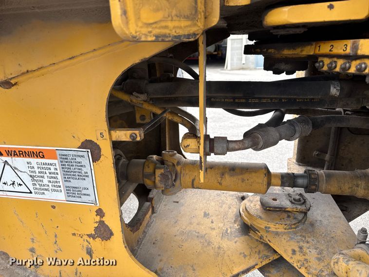image for item EN3033 2000 Caterpillar 924G wheel loader