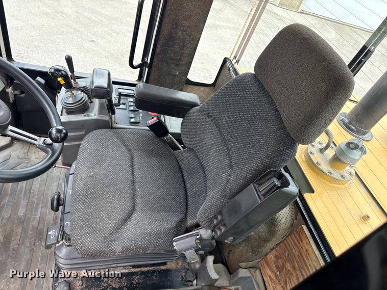 image for item EN3033 2000 Caterpillar 924G wheel loader