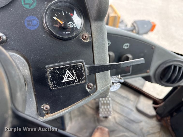 image for item EN3033 2000 Caterpillar 924G wheel loader