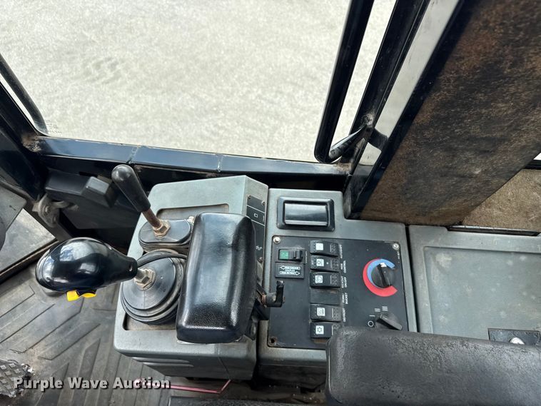 image for item EN3033 2000 Caterpillar 924G wheel loader