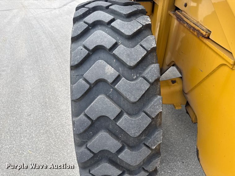 image for item EN3033 2000 Caterpillar 924G wheel loader