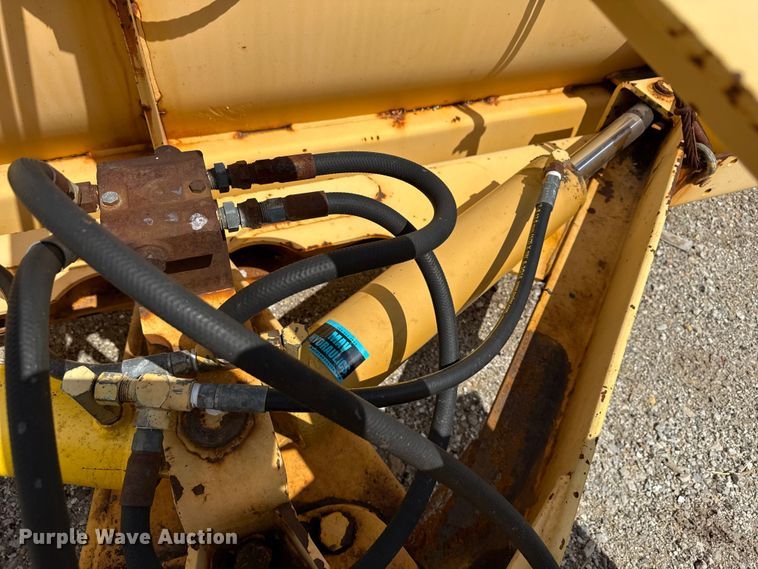 image for item EN3033 2000 Caterpillar 924G wheel loader