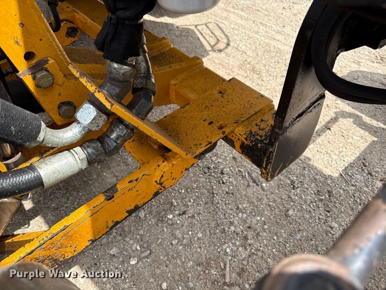 image for item EN3034 2006 New Holland TN70A tractor