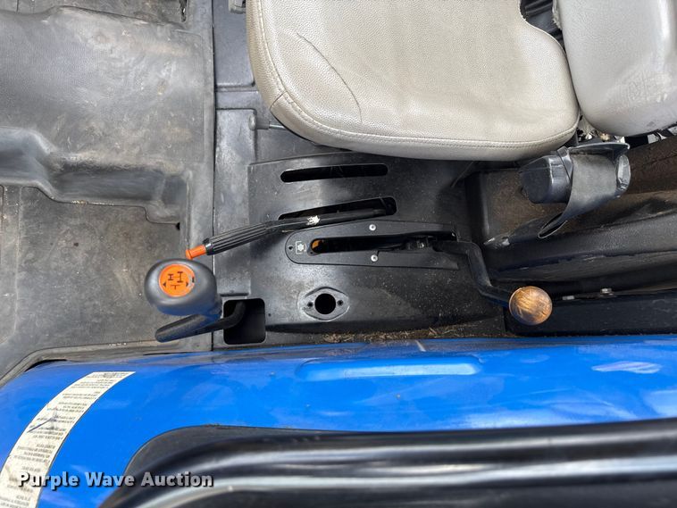 image for item EN3034 2006 New Holland TN70A tractor
