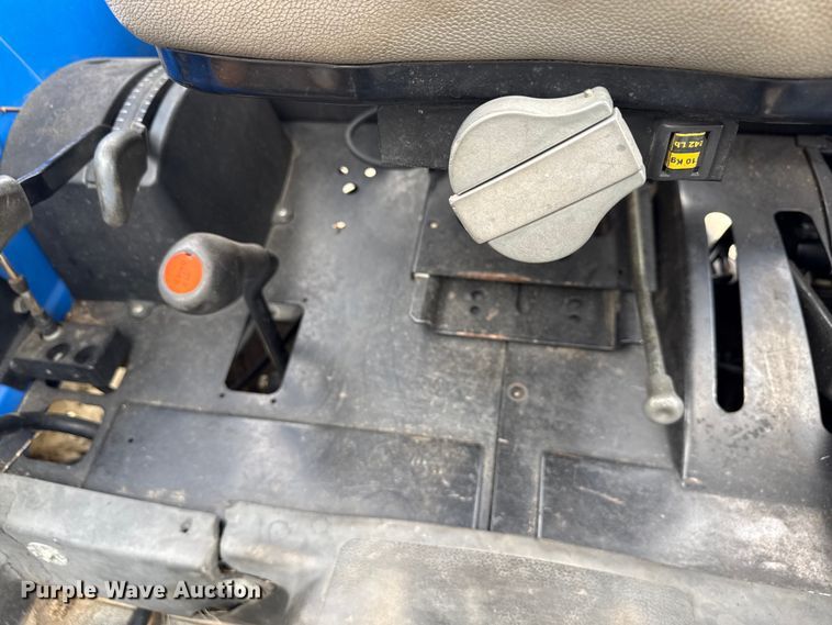 image for item EN3034 2006 New Holland TN70A tractor