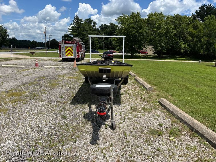 image for item EO4379 1999 Blazer boat